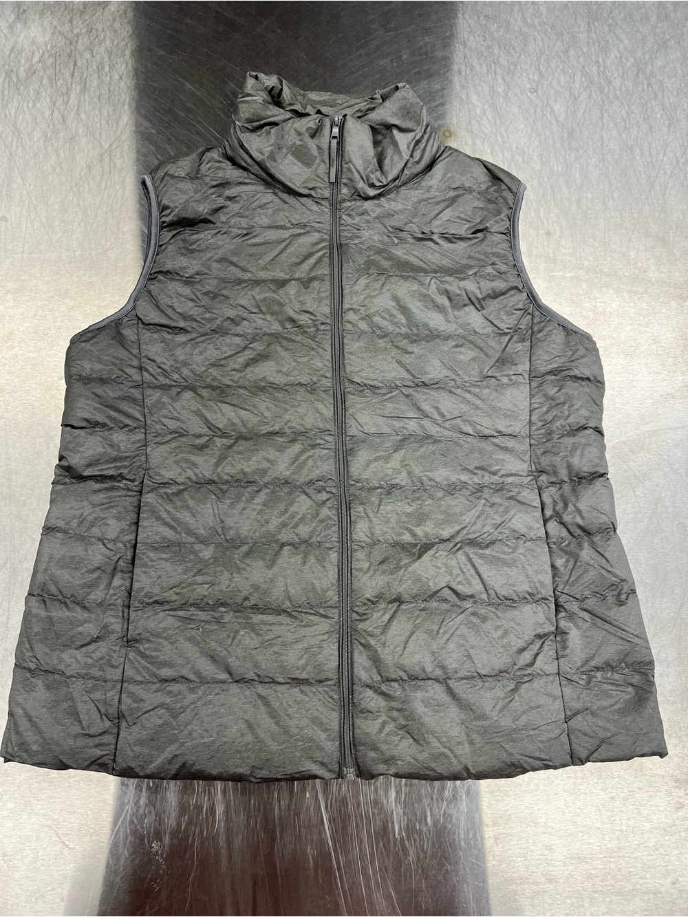 Uniqlo Gray Quilted Puffer Vest Women’s L